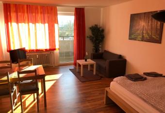 Appartement Redhouse has Balcony rooms