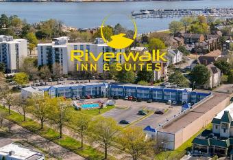 Super 8 by Wyndham Portsmouth o Norfolk has Smoking/Balcony rooms