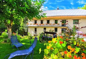 Le Moulin des Olirics allows 18 year olds to book a room