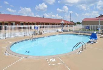 Americas Best Value Inn and Suites Siloam Springs has Smoking rooms