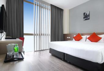 D Varee Xpress Makkasan Hotel allows 18 year olds to book a room