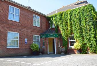 Victoria Lodge Guest House allows 18 year olds to book a room