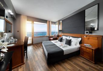 Petrov Family Hotel has Balcony rooms