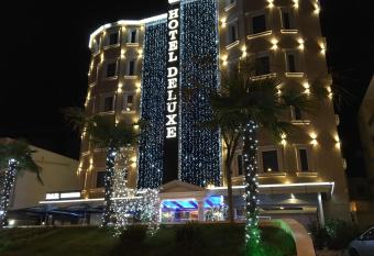 Hotel Deluxe allows 18 year olds to book a room