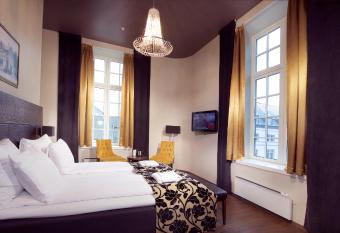 Banken Hotel allows 18 year olds to book a room