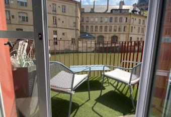 Romantique  has Balcony rooms