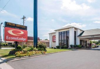 Econo Lodge Springfield I-44 has Smoking rooms