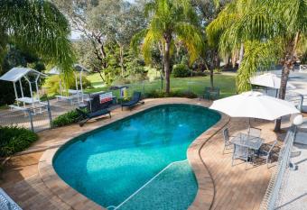 Commercial Golf Resort allows 18 year olds to book a room