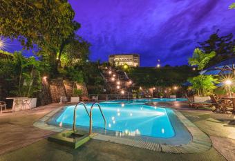 Hotel Topaz allows 18 year olds to book a room