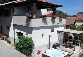 Holiday Home Ivana has Balcony rooms