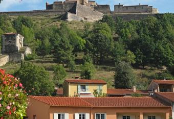 Logis Hotel Restaurant Le Bellevue has Balcony rooms