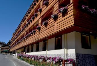 Radisson Residences Savoia Palace Cortina d   Ampezzo has Balcony rooms