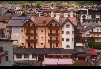 Hotel Primiero has Balcony rooms