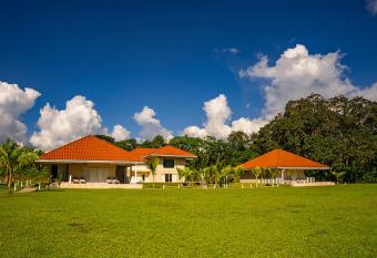 Bella Terra Laguna Azul Resort & Spa has rooms with a private hot tub