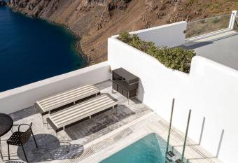 Homeric Poems allows 18 year olds to book a room