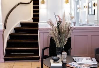 Hotel Hamlet allows 18 year olds to book a room