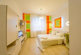 Partner Guest House Shota Rustaveli has rooms with a private hot tub