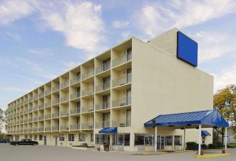 Travelodge by Wyndham Cleveland Airport has Balcony rooms