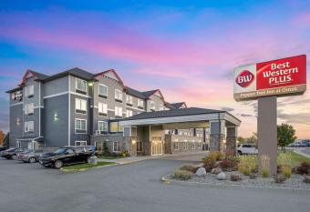 Best Western Plus Peppertree Inn at Omak allows 18 year olds to book a room