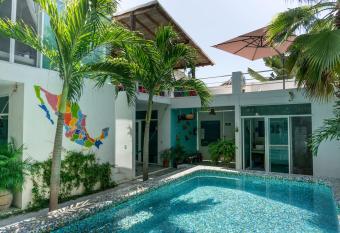 Casa Daikiri allows 18 year olds to book a room