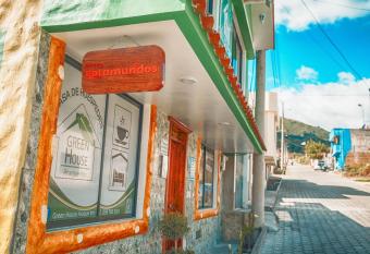 Green House Araque Inn has Balcony rooms