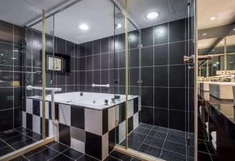                    Hotel B has rooms with a private hot tub