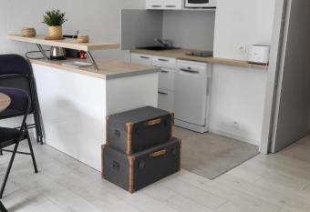 La Cigale de Mer 100 m from the Beach and the City Center of Grau du Roi has Balcony rooms