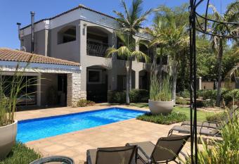 African Palm Cottage and Guesthouse has Balcony rooms