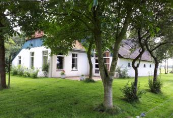 Voorhuis has Balcony rooms