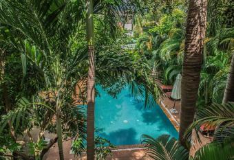 Marirath Boutique Hotel has rooms with a private hot tub