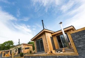 Auchrannie Resort has rooms with a private hot tub