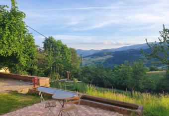 Le nid du Kaloui allows 18 year olds to book a room