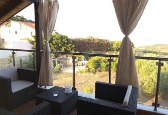 Le Attique has Balcony rooms