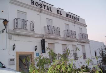 Hostal El Mirador has Balcony rooms