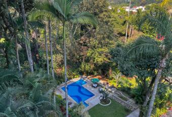 Comfort Inn C  rdoba allows 18 year olds to book a room