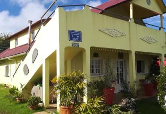 Chambres et Table d h  te Les Hortensias has Balcony rooms