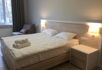 Apartment OneClickRent 03 allows 18 year olds to book a room