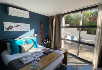 Les Suites du Lac allows 18 year olds to book a room
