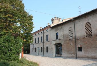 Blue Garibaldi Room & Breakfast allows 18 year olds to book a room