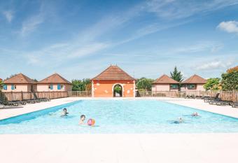 Terres de France - Domaine de Claire Rive allows 18 year olds to book a room