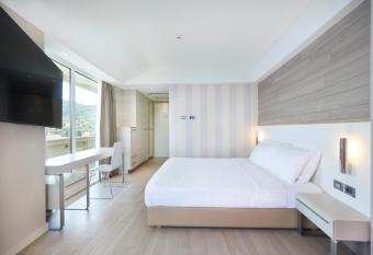 RMH Lopud Lafodia Resort & Wellness has rooms with a private hot tub