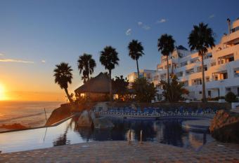Las Rocas Resort & Spa allows 18 year olds to book a room