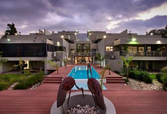 Dynasty Forest Sandown Serviced Apartments & Self Catering Hotel has Balcony rooms