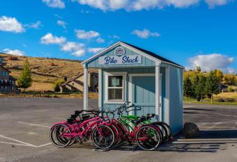 Bear Country Cabin #2 has Balcony rooms