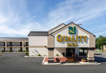 Quality Inn Lynchburg near University has Smoking rooms