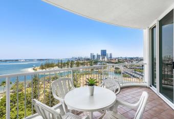 Crystal Bay On The Broadwater allows 18 year olds to book a room