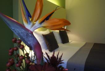 50|50 Hotel Belmont allows 18 year olds to book a room