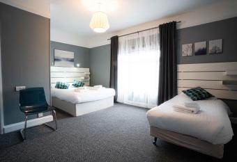 Bridgemary Manor Hotel & Pub allows 18 year olds to book a room