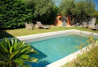 Le Clos Des Bourges has Balcony rooms
