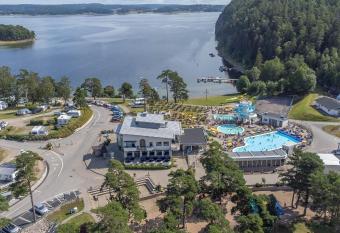 Hafsten Resort allows 18 year olds to book a room